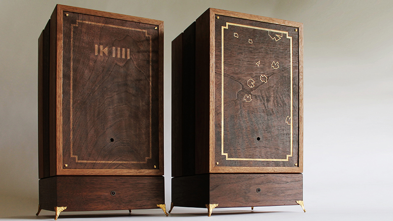 Illustration for article titled 20,000 Classic Arcade Games Deserve a Beautiful Wooden Console System